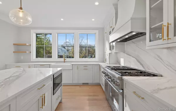 East Hills, NY 11577,150 Milburn LN