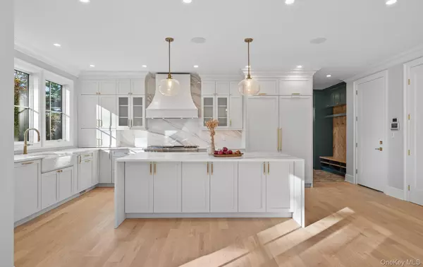 East Hills, NY 11577,150 Milburn LN