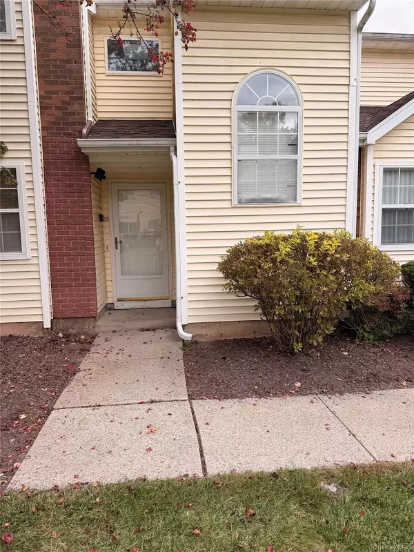 Middletown, NY 10940,25 Woodlake DR