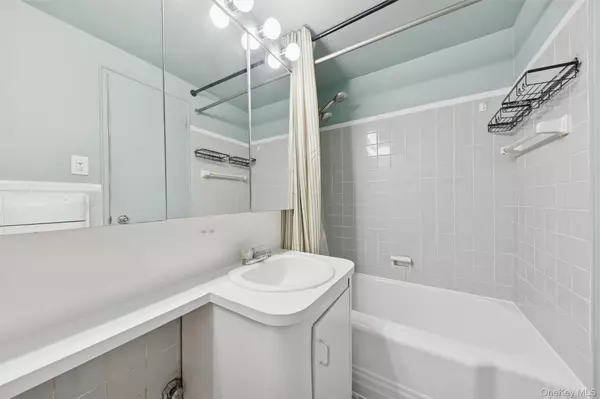 Bronx, NY 10463,3725 Henry Hudson Pkwy #7F