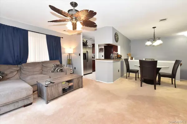 Amityville, NY 11701,615 Broadway #44