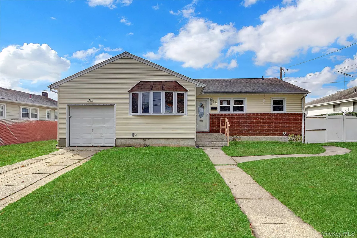 Massapequa, NY 11758,236 Boundary AVE