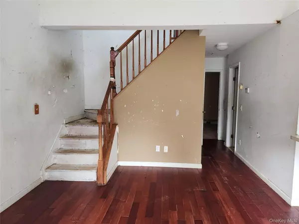 Mastic, NY 11950,33 Wood AVE