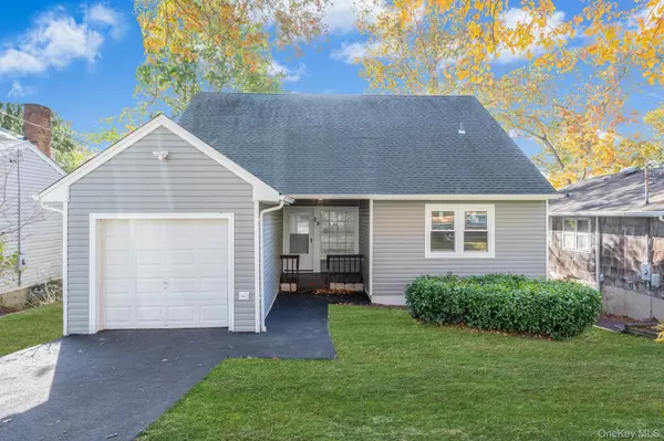 28 Sanford ST, South Huntington, NY 11746