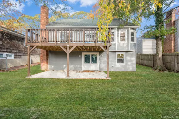 28 Sanford ST, South Huntington, NY 11746