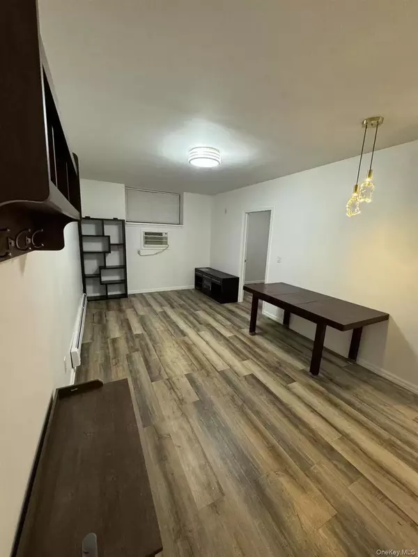 Flushing, NY 11357,38-08 147 ST #C2