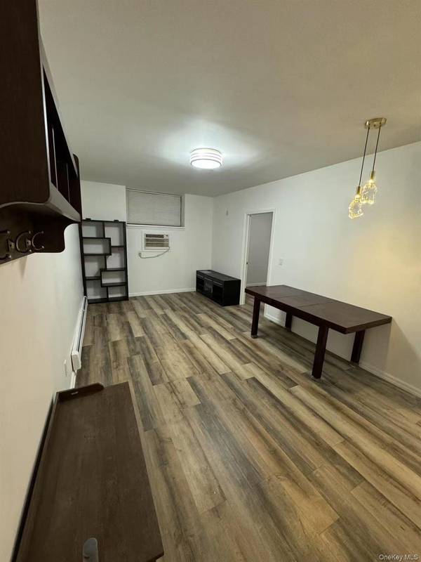 Flushing, NY 11357,38-08 147 ST #C2