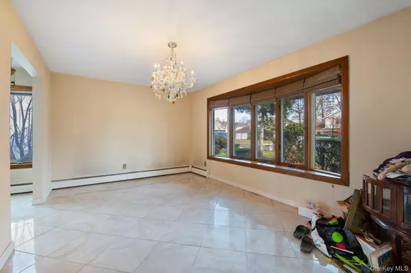 Manhasset Hills, NY 11040,89 Nottingham RD