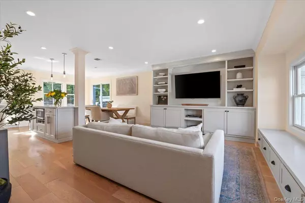 Oyster Bay, NY 11771,19 Sideview DR