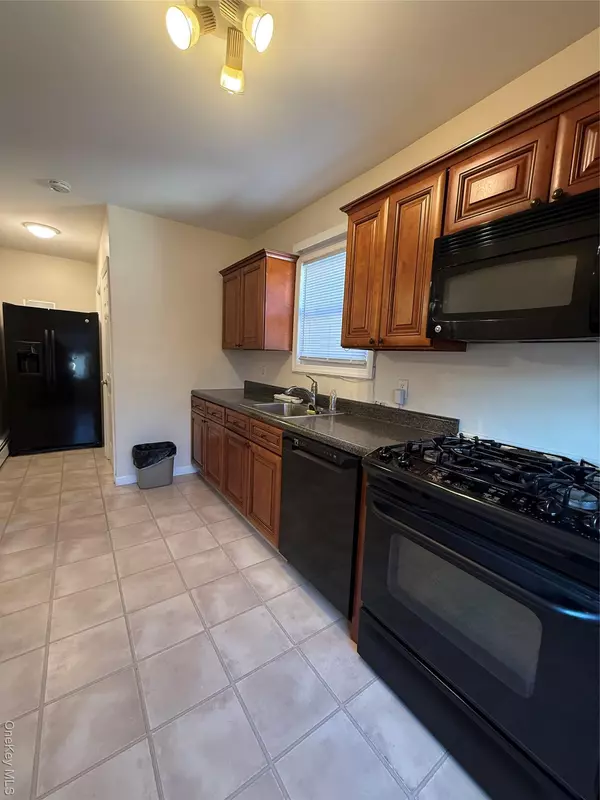 Mineola, NY 11501,283 Houston AVE #1st floor