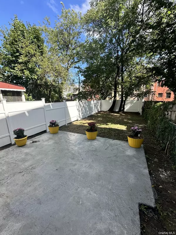 Bronx, NY 10466,1045 E 228th ST