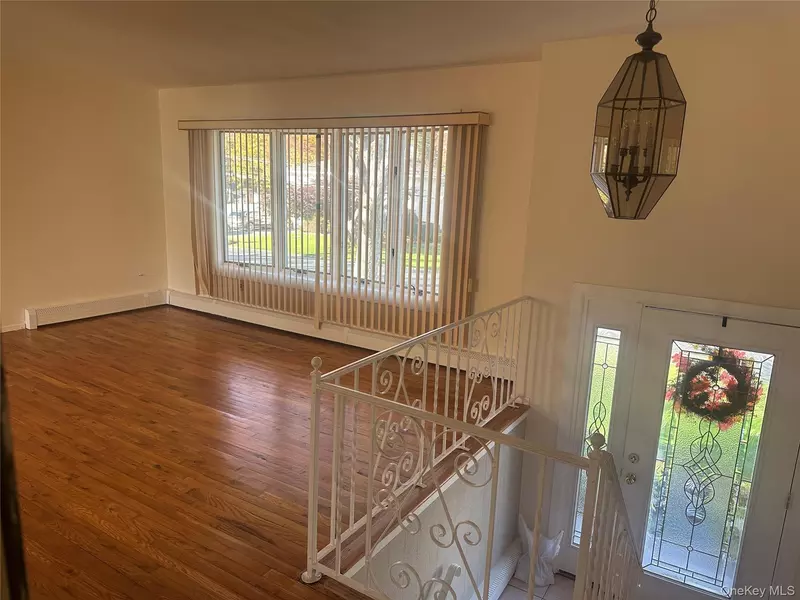 308 Essex ST, West Babylon, NY 11704