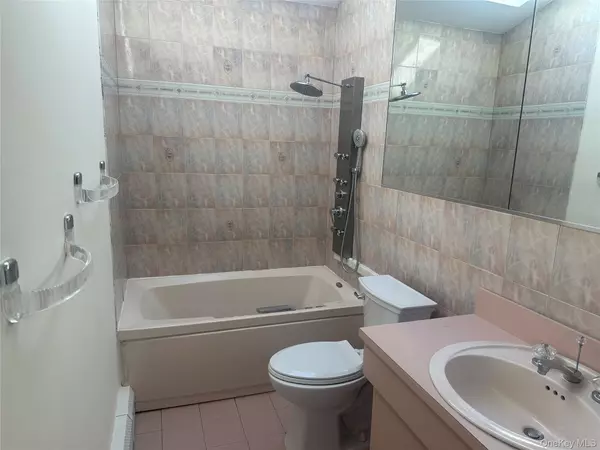 West Babylon, NY 11704,308 Essex ST