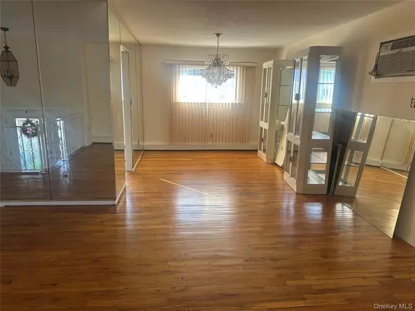 West Babylon, NY 11704,308 Essex ST