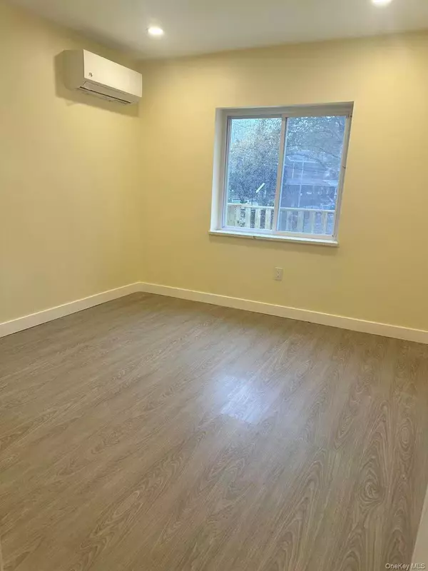 Sunnyside, NY 11104,39-17 Greenpoint AVE #2L