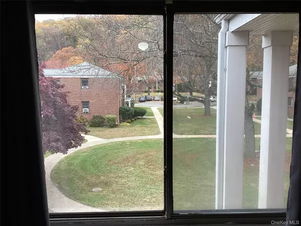 White Plains, NY 10603,22 Lawrence DR #C