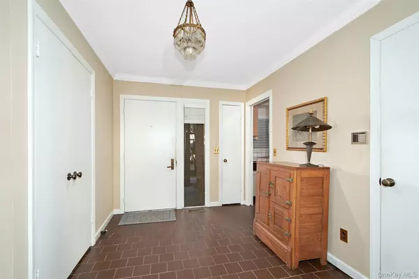 Rye, NY 10580,21 Waters Edge #21