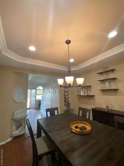 Melville, NY 11747,128 Cinnamon CT