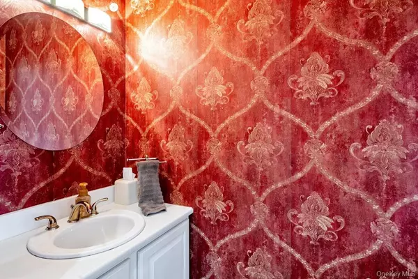 Melville, NY 11747,128 Cinnamon CT