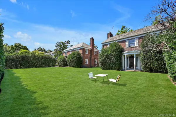 Lawrence, NY 11559,16 Beechwood DR