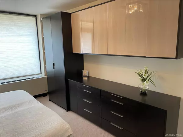 Kew Gardens, NY 11415,116-24 GROSVENOR LN #7C