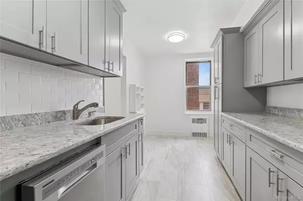 Forest Hills, NY 11375,67-30 Clyde ST #2C