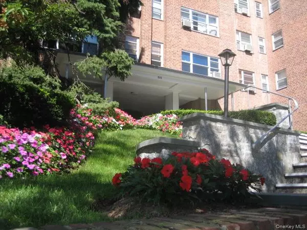 Scarsdale, NY 10583,235 Garth RD #D5E