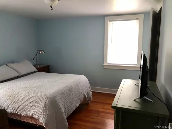 Hampton Bays, NY 11946,Address not disclosed