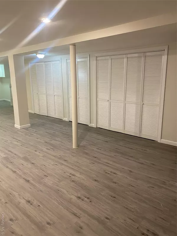 Middle Village, NY 11379,6157 Eliot AVE ##1