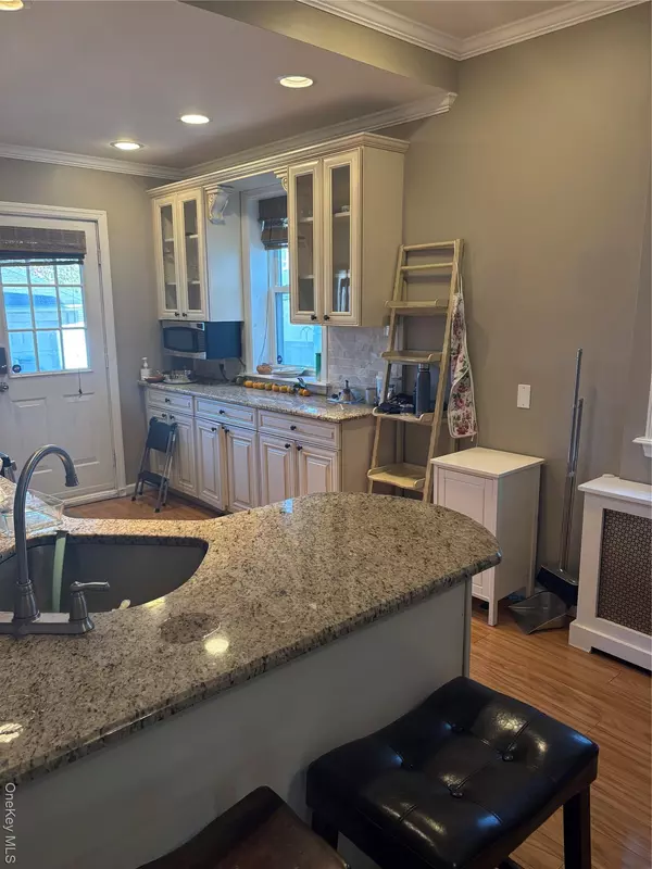 Mineola, NY 11501,176 Garfield AVE