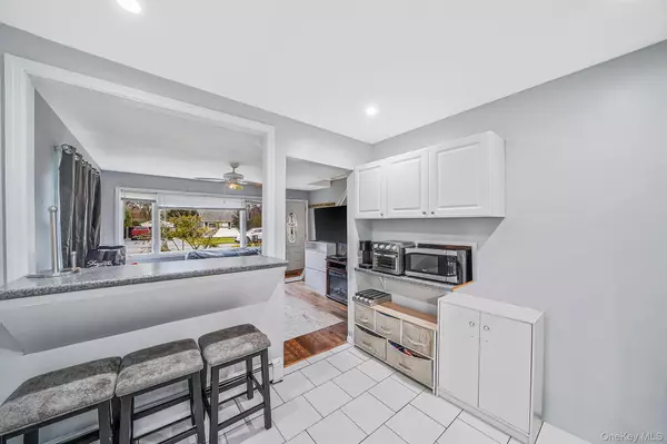 Shirley, NY 11967,302 Auborn AVE