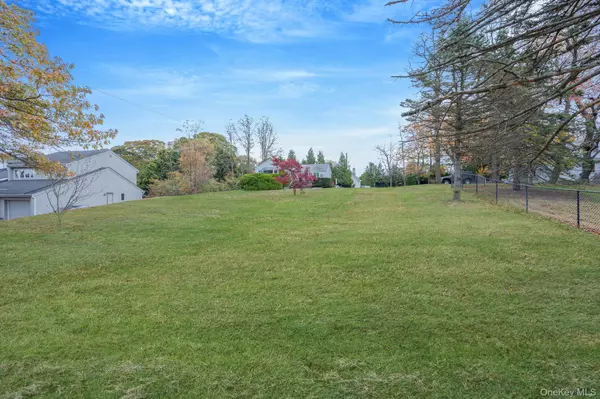 Smithtown, NY 11787,305 Terry RD