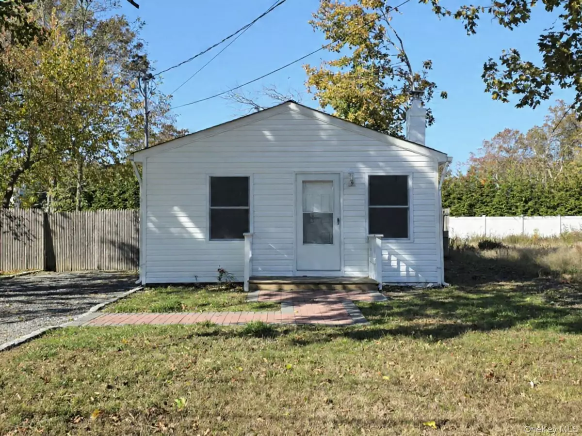 Riverhead, NY 11901,42 Oak DR