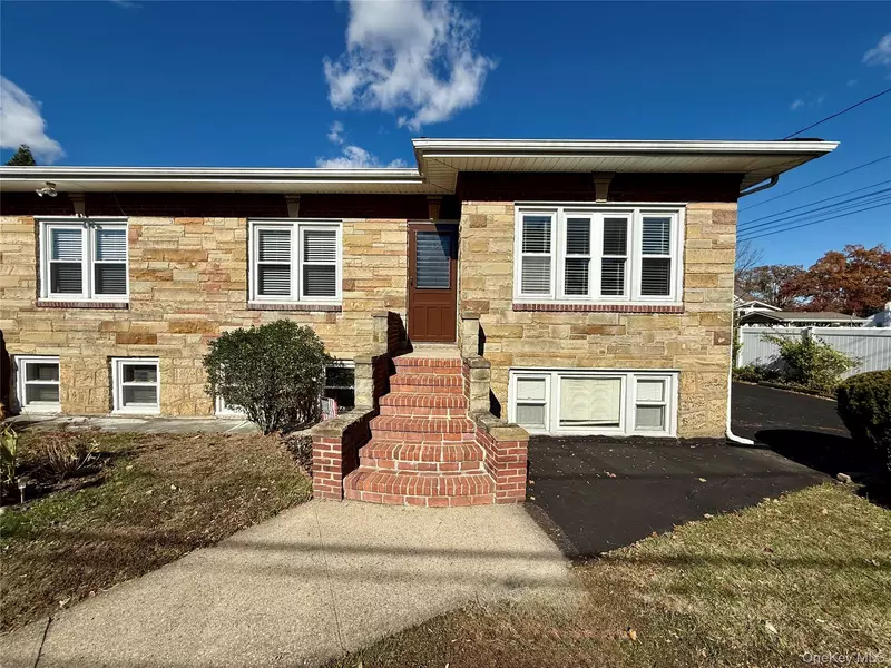 29 Smith ST, Deer Park, NY 11729