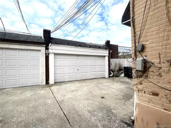 East Elmhurst, NY 11370,3210 81st ST