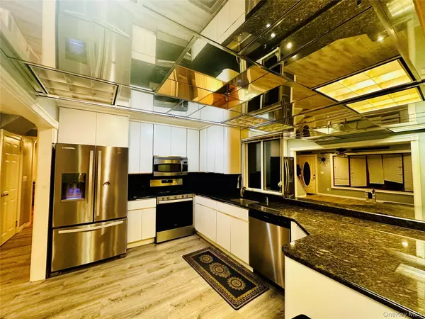 Farmingville, NY 11738,30 Linden LN