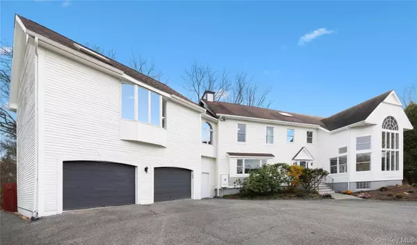 Bedford Corners, NY 10549,7 Dickson LN