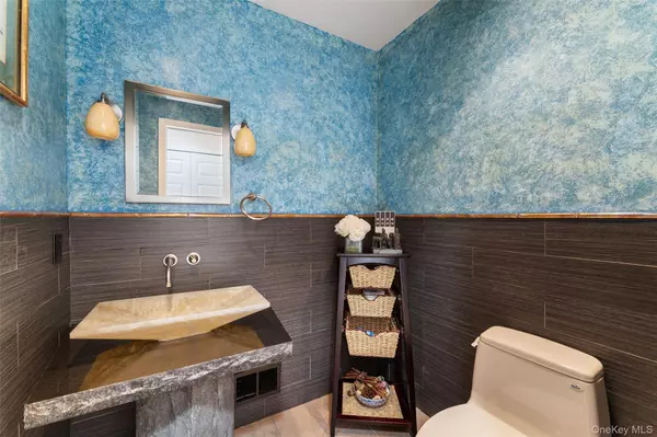 Scarsdale, NY 10583,208 Boulder Ridge RD