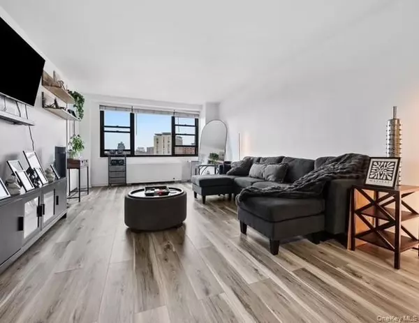 Forest Hills, NY 11375,61-20 Grand Central Pkwy #A900