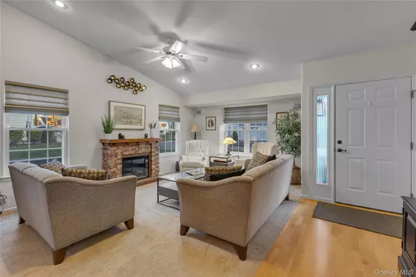 Ridge, NY 11961,256 Glen DR