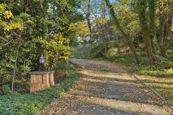 Oyster Bay Cove, NY 11791,62 Sabine RD