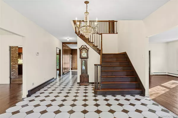 Oyster Bay Cove, NY 11791,62 Sabine RD