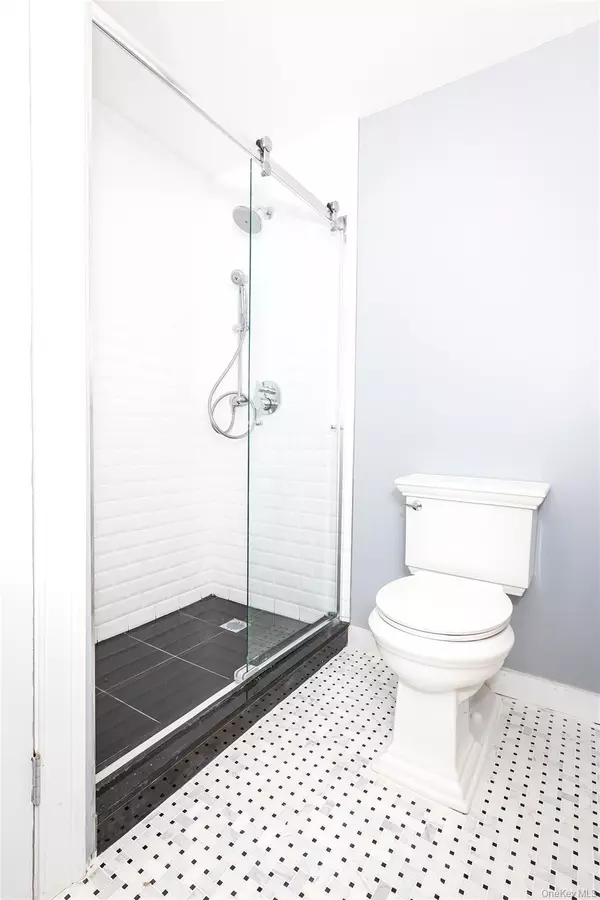 New York (manhattan), NY 10031,594 W 152nd ST