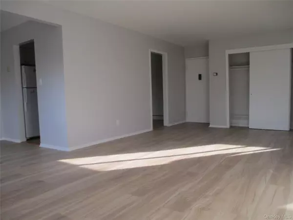 Pomona, NY 10970,2 Brevoort DR #2B