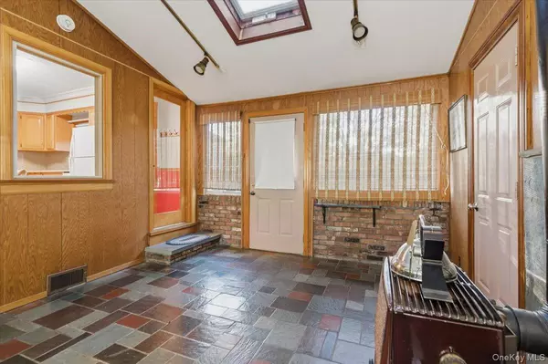 Ronkonkoma, NY 11779,374 Port AVE