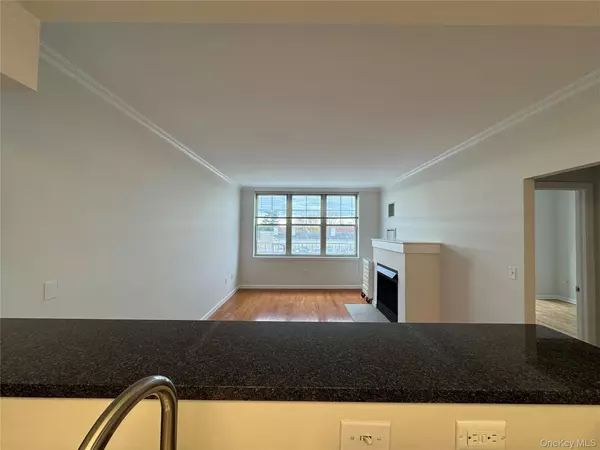 White Plains, NY 10605,300 Mamaroneck AVE ##819