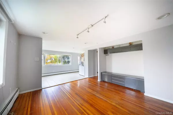 126 Tanglewylde RD #2, Lake Peekskill, NY 10579