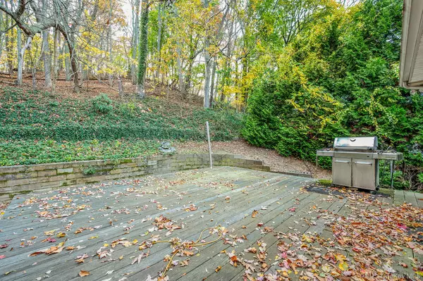 Northport, NY 11768,293 Vernon Valley RD