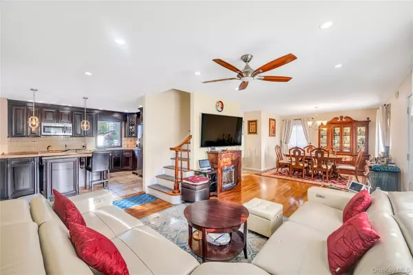 Bethpage, NY 11714,154 8th ST