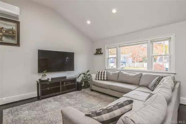 Bohemia, NY 11716,1692 Feureisen AVE